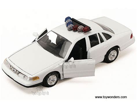 1998 Crown Police Car by Motormax 1/24 scale diecast model car ...