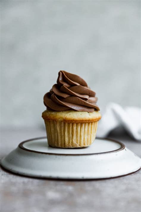 Chocolate Cream Cheese Frosting with Cocoa Powder - Frosting and Fettuccine