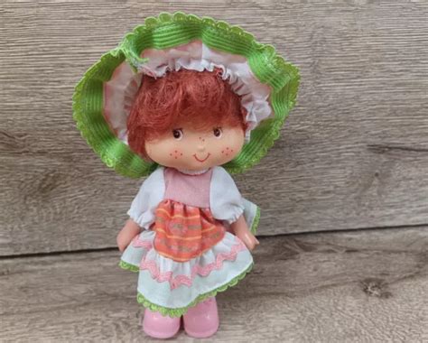 STRAWBERRY SHORTCAKE CHARLOTTE aux Fraises doll Café au lait Olé Altaya