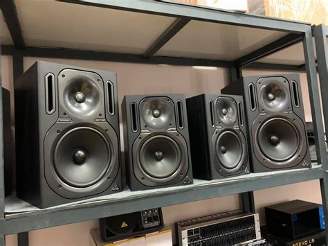 Powered Studio Monitor Behringer B2030A