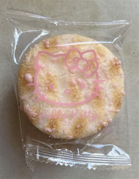 Hello Kitty Rice Cracker Strawberry Senbei R Hellokitty