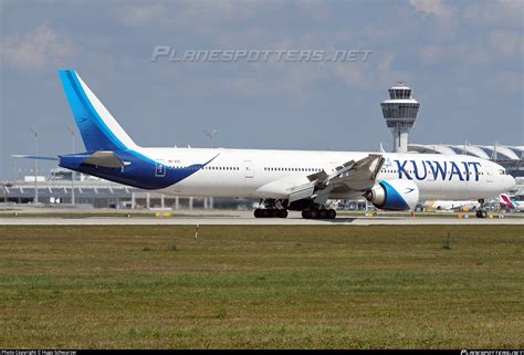 9K AOC Kuwait Airways Boeing 777 369ER Photo By Hugo Schwarzer ID