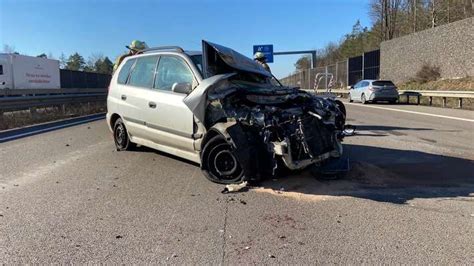 Unfall Auf Der Autobahn Verursacht Und Gefl Chtet