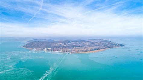 Összefüggő de vékony a Balaton jege senki ne menjen rá