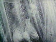 Naked Emmanuelle Devos in On a volé Charlie Spencer