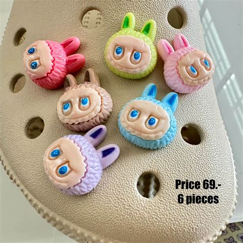 Jibbitz ตัวติดรองเท้า Crocs แบบมีรู ชุด “ น้องบู้กับmandm “ Th