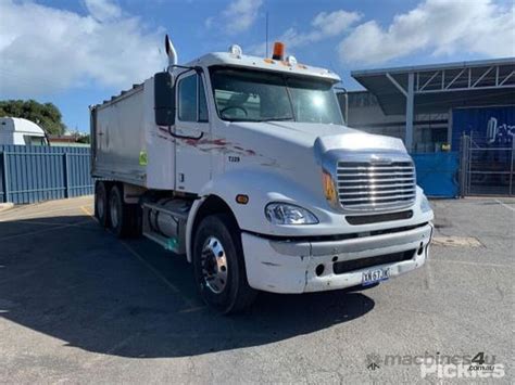 Buy Used Freightliner Flx Tipper Trucks In Listed On Machines U