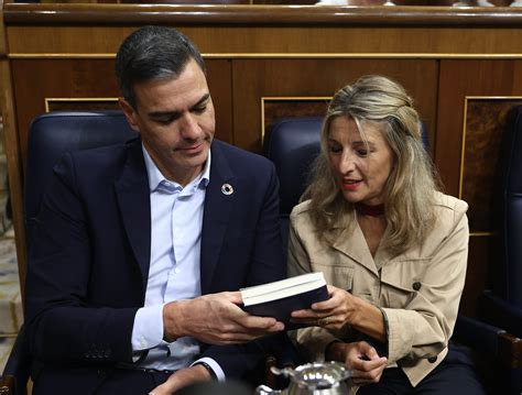 Diputados de Vox entran tarde al Congreso tras el retraso de Sánchez en