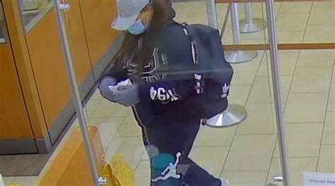 Santa Rosa Police Search For Female Bank Robbery Suspect Cbs San