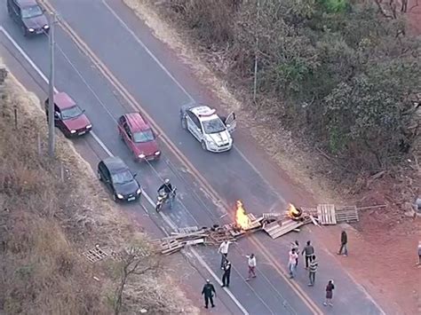 G1 Grupo Fecha Df 001 Pelo 2º Dia Seguido Em Ato Contra Derrubadas