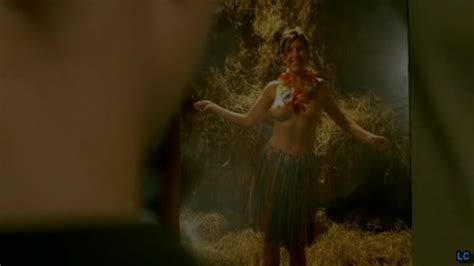 Naked Karin Viard in La Tête de maman