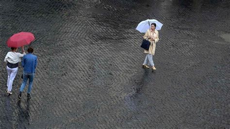 Meteo Italia Divisa In Due Allerta Maltempo Al Nord Caldo Al Centro