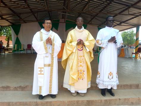 Bafujiinfos Diocèse de Gaoua Un prêtre et deux diacres prêts à