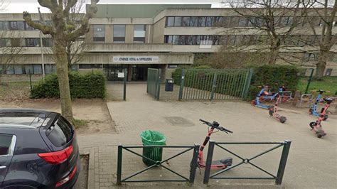 Un professeur de néerlandais engagé dans une école de la région