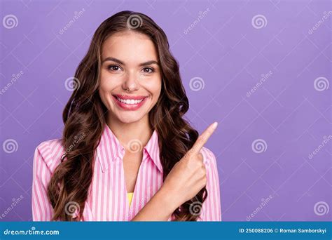 Photo Portrait Woman In Striped Shirt Pointing Finger Empty Space