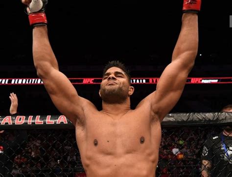 Alistair Overeem Atropela Walt Harris Na Luta Principal Do UFC Deste