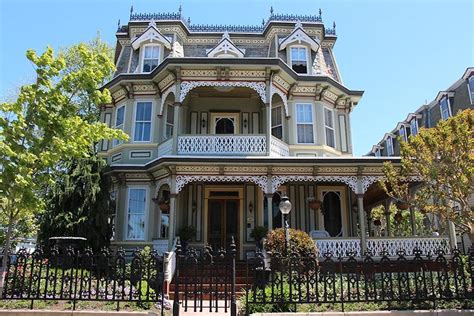 What’s That House? A Guide to Victorian Homes