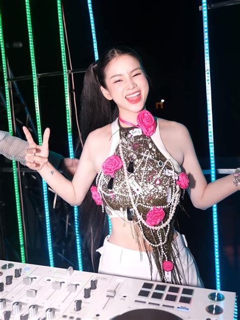 Nữ DJ Đà Nẵng nhập đường đua bikini khoe body miễn chê