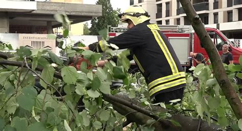 Zovu Nas I Zbog Zaklju Anih Vrata Dobojski Vatrogasci Spremni Za Sve