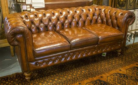 VINTAGE CHESTERFIELD SOFA Traditional Design Deep Buttoned Hand