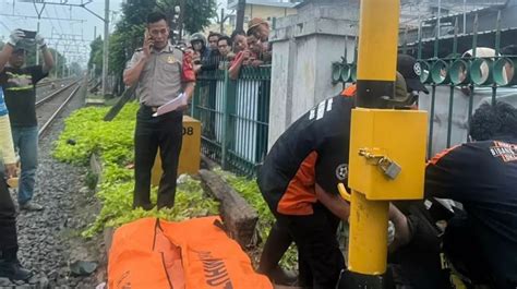 Brakk Seorang Pemotor Tewas Tertabrak Kereta Gegara Nekat Buka Paksa