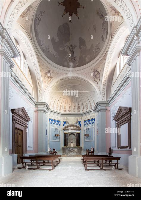 Empty church pews hi-res stock photography and images - Alamy