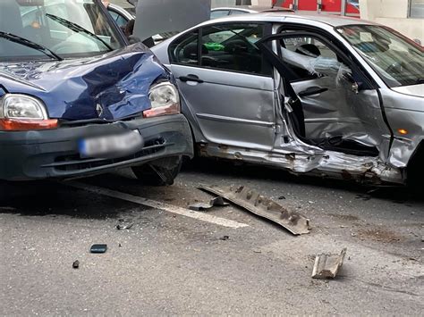 FOTO ȘTIREA TA ACCIDENT rutier la Alba Iulia Impact între două mașini