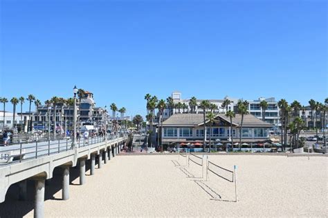 HUNTINGTON BEACH, CALIFORNIA, 19 SEPT 2022: HB Pier Looking Towards ...