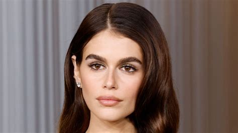 Il Bambi Brunette La Sfumatura Di Castano Vellutata E Luminosa Di Tendenza Nell Autunno