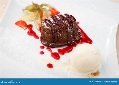 Chocolate Fondant with Ice Cream Stock Photo - Image of cream, dish: 103840776