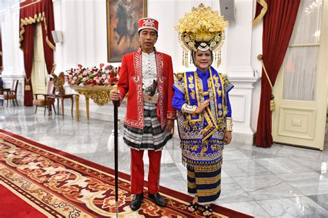 Ini Dia Filosofi Baju Adat Buton Yang Dikenakan Preside