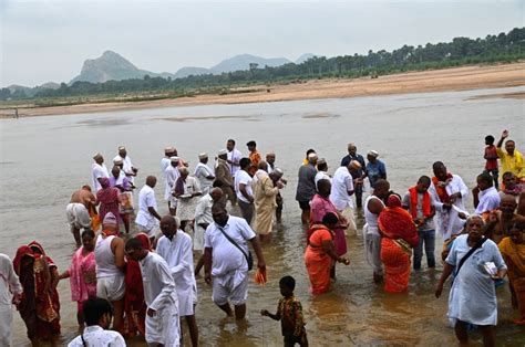 Bodh Gaya Hindu Devotees Perform Pind Daan Rituals During Pitra Paksha