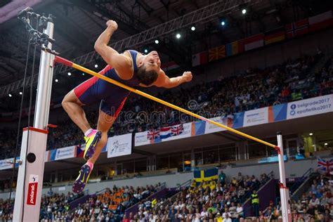 Atletismo Mihail Dudas Heptathlon Del Hombre Salto De Altura Foto