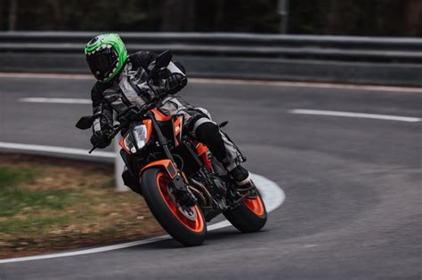 Ktm Duke Gp Mid Naked Vergleichstest