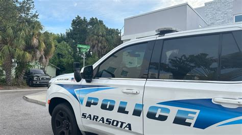 Sarasota Man Dies Shortly After Being Taken Into Custody Police Say Wfla