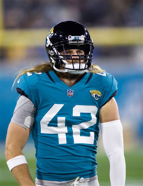 Jaguars To Re Sign S Andrew Wingard