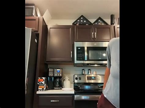 Bailando por la mañana mientras cocinamos antes de ir a la consulta del oftalmólogo XVIDEOS