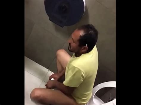 maduro en baño XVIDEOS