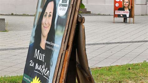 Polizei Schnappt Zerst Rer Von Wahlplakaten In Kassel Und Baunatal