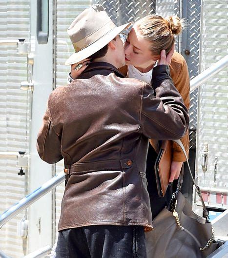 Johnny Depp Visits Amber Heard On Set Gives Her Passionate Kiss Pic