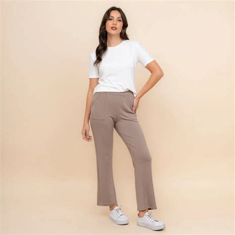 Calça feminina pantalona gabi lisa elástico na cintura e bolsos