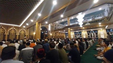 Niat Sholat Tarawih Dan Witir Malam Ini Lengkap Tulisan Arab Dan Latin