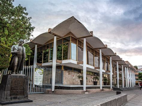 Docentes De La Facultad De Derecho Participan En Libro De Crimiolog A