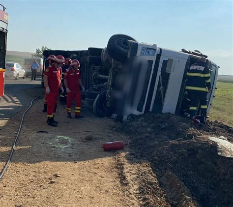 Accident grav în Teleorman Un camion încărcat cu cereale s a răsturnat