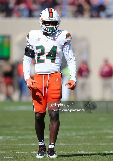 miami hurricanes defensive  kamren kinchens peeks   news