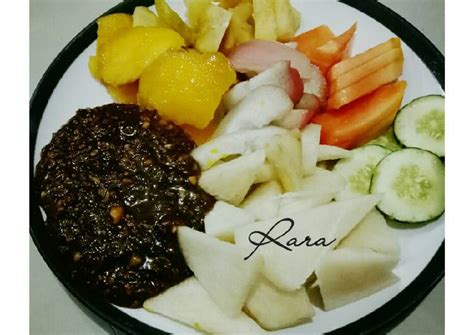 Resep Rujak buah petis oleh Fitriana Rara - Cookpad