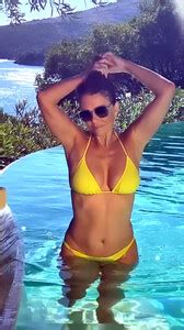 Insta Vid Rg Elizabeth Hurley Yellow Bikini Phun Org Forum