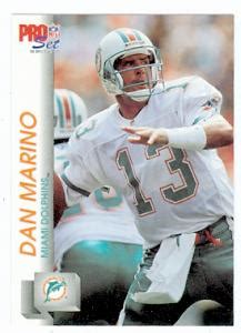 Dan Marino football card (Miami Dolphins) 1992 Pro Set #559