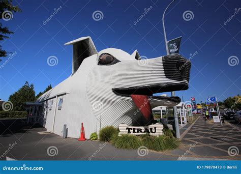 Huge Welcome Dog Building In Tirau New Zealand Editorial Stock Photo