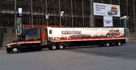 Pin By Tony Bailey On Cars Freightliner Road Train Semi Trucks